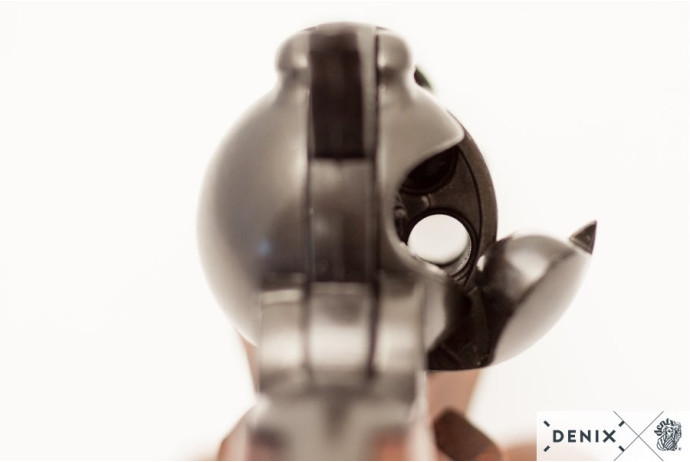 replika rewolwer peacemaker na stojaku denix model 1186N+800