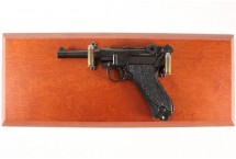 Replika Luger P08 na tablo Denix model 1143+TM+35