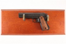 Replika pistolet automatyczny .45 M1911A1 na tablo DENIX MODEL 8316+TM+35
