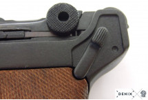 Replika Luger P08 na tablo Denix model M-1145+TM+35