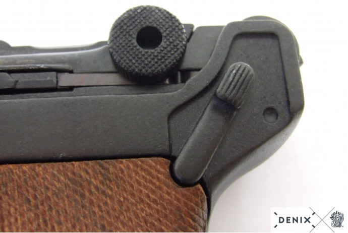 Replika Luger P08 na tablo Denix model M-1145+TM+35