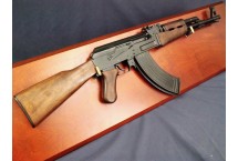 REPLIKA KARABIN AK47, ZSRR 1947r NA TABLO DENIX MODEL 1086+TD