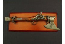 replika niemiecki pistolet z toporem na tablo denix model 1010+TM+11G