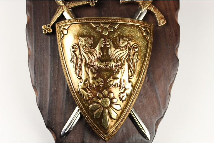 tarcza z herbem i dwoma mieczami denix model 579