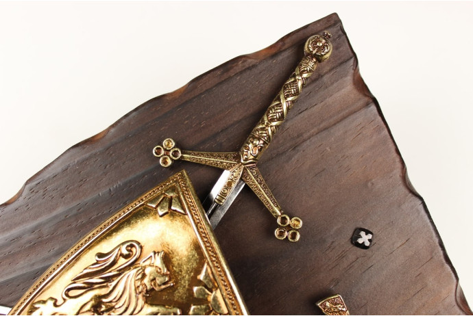 tarcza z herbem i dwoma mieczami denix model 579