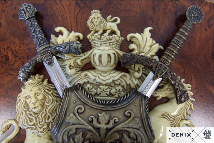 tarcza z półpancerzem i dwoma mieczami denix model 518